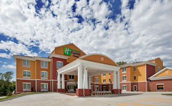 Holiday Inn Express Hotel & Suites Kansas City Sports Complex