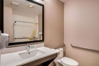 Hotel Quality Inn & Suites