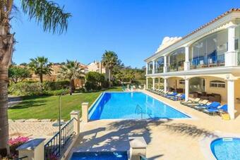 Quinta Do Lago Villa Sleeps 6 With Pool Air Con And Wifi