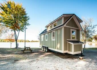 Windsor Cottage At River Rocks Landing Bungalow