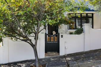 Victorian Manor Apartment Near De Waal Park