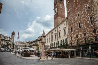 Hostal Aurelia Luxury - Piazza Delle Erbe